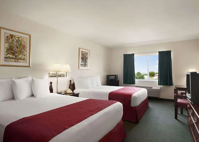 Days & By Wyndham Romeoville