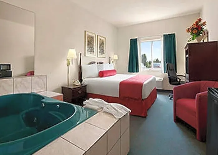 Days & By Wyndham Hotel Romeoville