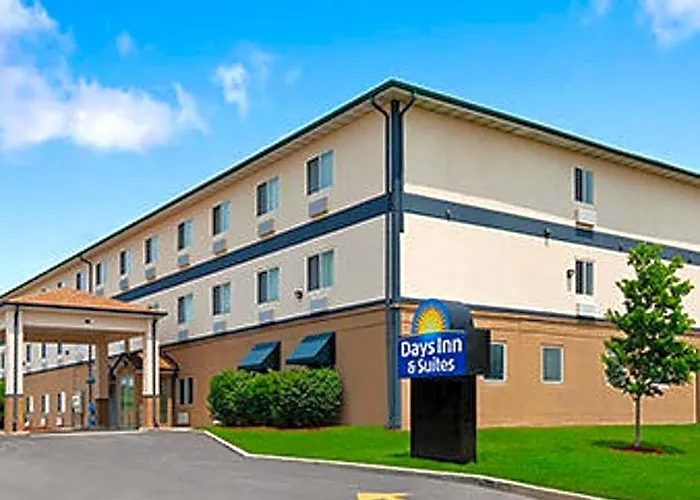 Days & By Wyndham Romeoville