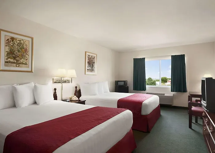 Days & By Wyndham Romeoville